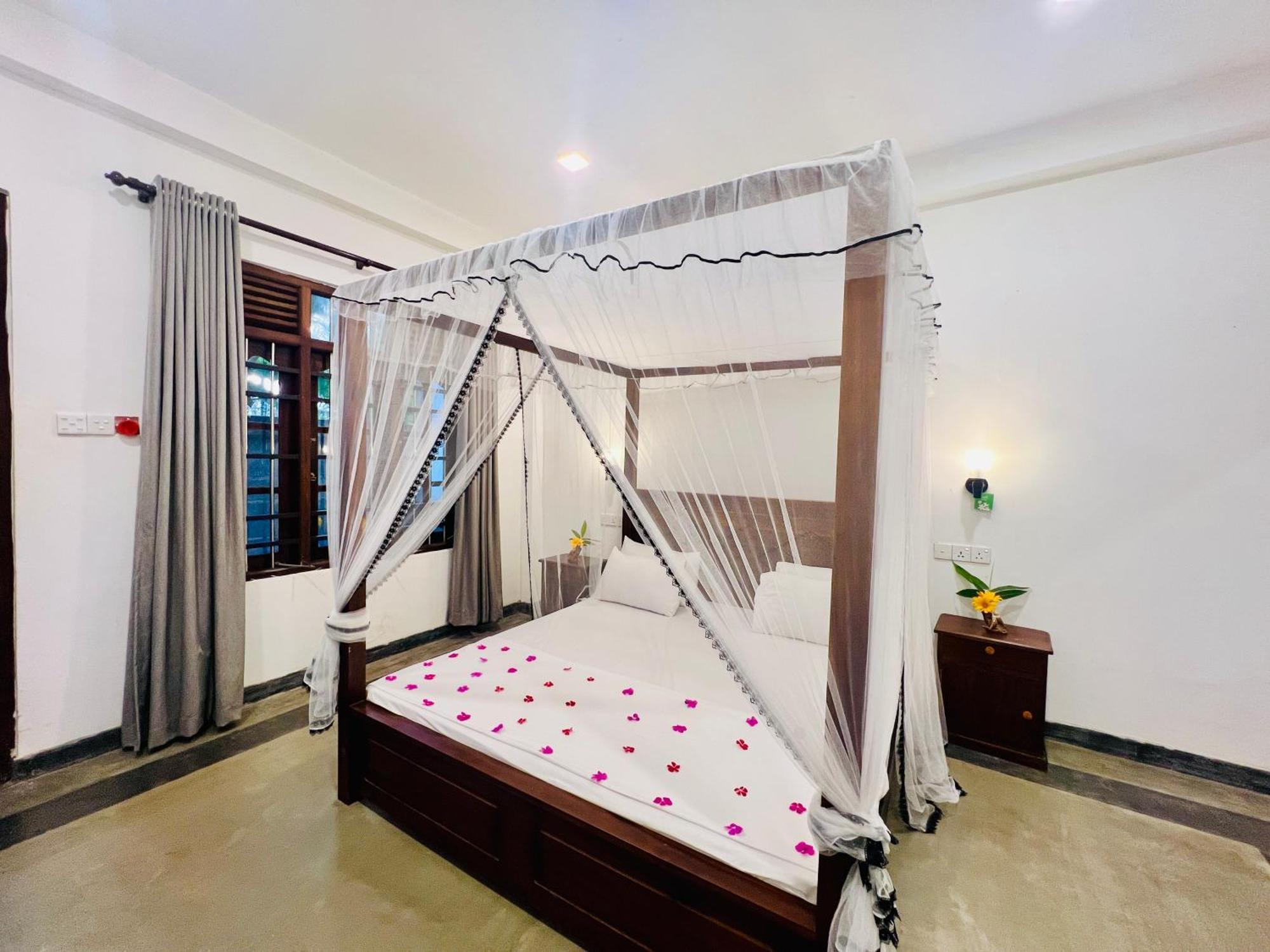 Navee Guest Hotel Tangalle Exterior photo