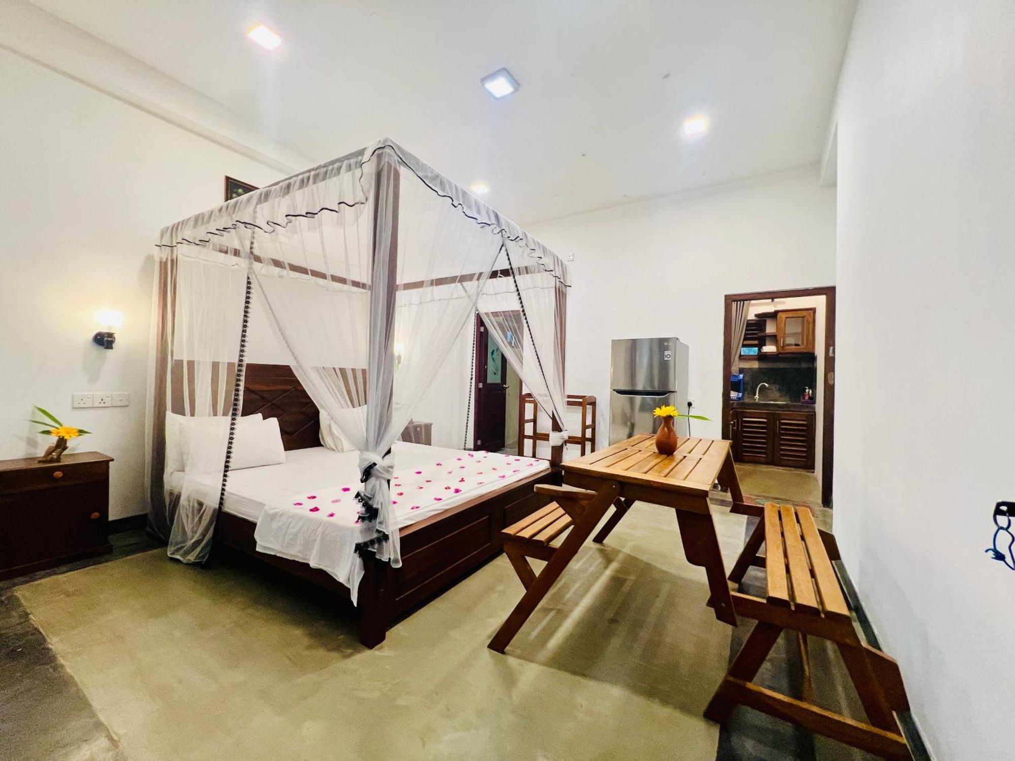 Navee Guest Hotel Tangalle Exterior photo
