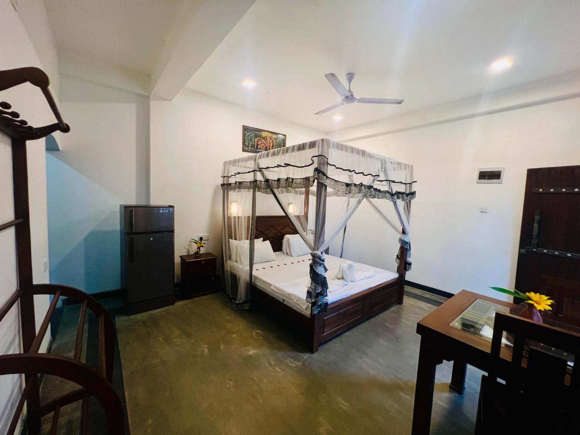 Navee Guest Hotel Tangalle Exterior photo