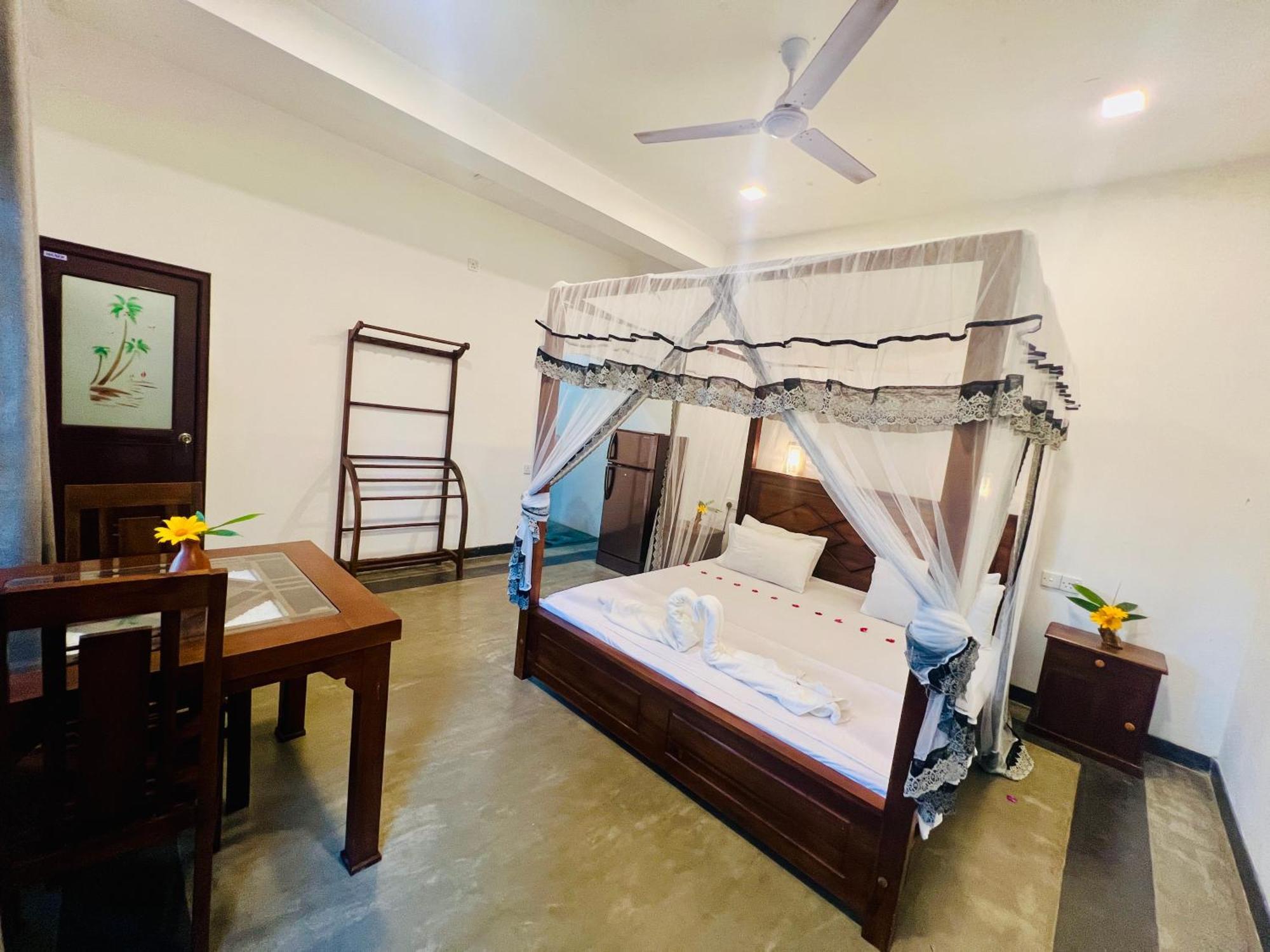 Navee Guest Hotel Tangalle Exterior photo